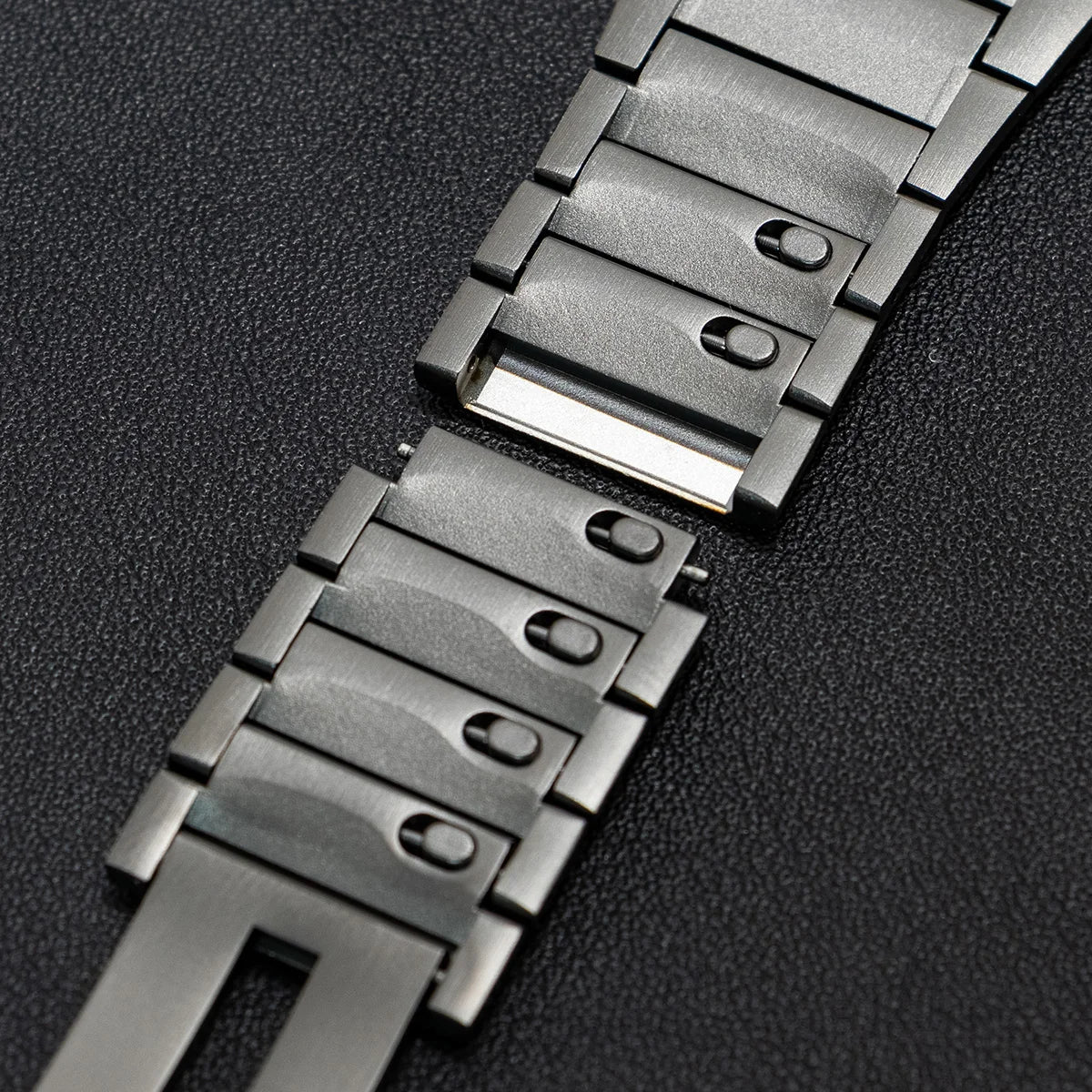 SteelFit – Luxury Stainless Steel Quick-Release Band