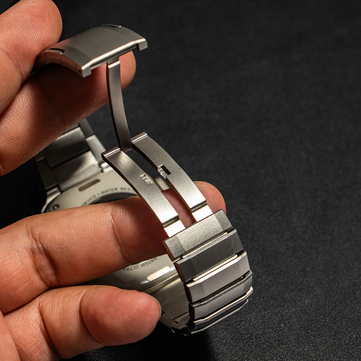 SteelFit – Luxury Stainless Steel Quick-Release Band